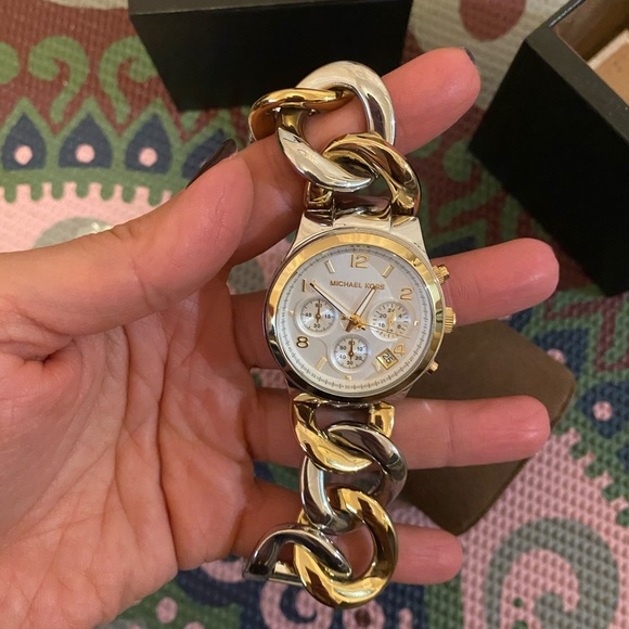 Authentic used women’s michael kors watch - Picture 2 of 6